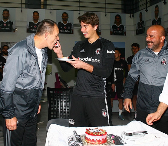 Utku Yuvakuran'a doğum günü kutlaması 8