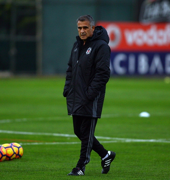 Beşiktaş'ın Adanaspor antrenmanından kareler 11