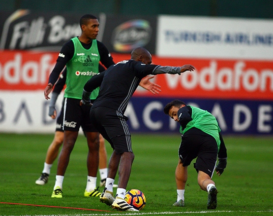Beşiktaş'ın Adanaspor antrenmanından kareler 13