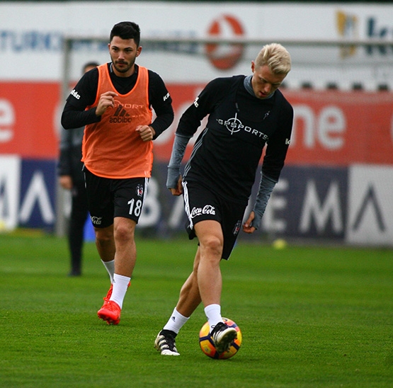 Beşiktaş'ın Adanaspor antrenmanından kareler 15