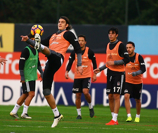 Beşiktaş'ın Adanaspor antrenmanından kareler 16