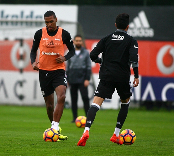 Beşiktaş'ın Adanaspor antrenmanından kareler 9