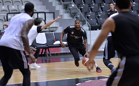 Beşiktaş Sompo Japan kampa girdi 1
