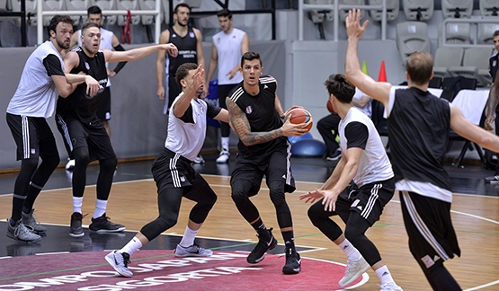 Beşiktaş Sompo Japan kampa girdi 4