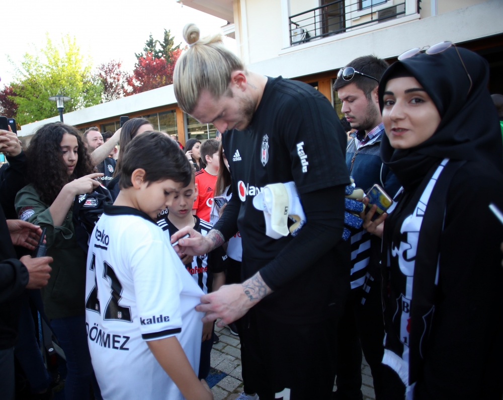 Üniversite öğrencileri Beşiktaş'ın antrenmanını izledi 1