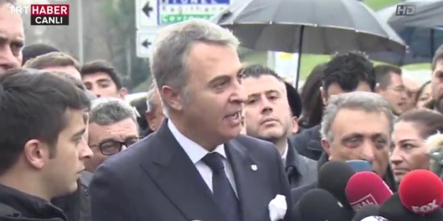 Fikret Orman şehitler için karanfil bıraktı