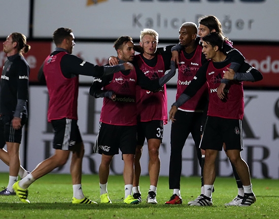Gökhanlar son antremanda takımdan ayrılar! 11