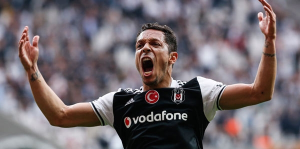 Beşiktaş'ın kadrosuna kattığı en tecrübeli yabancılar! 25