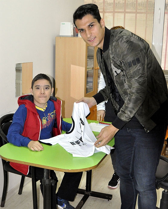 Necip Uysal'dan anlamlı ziyaret 5