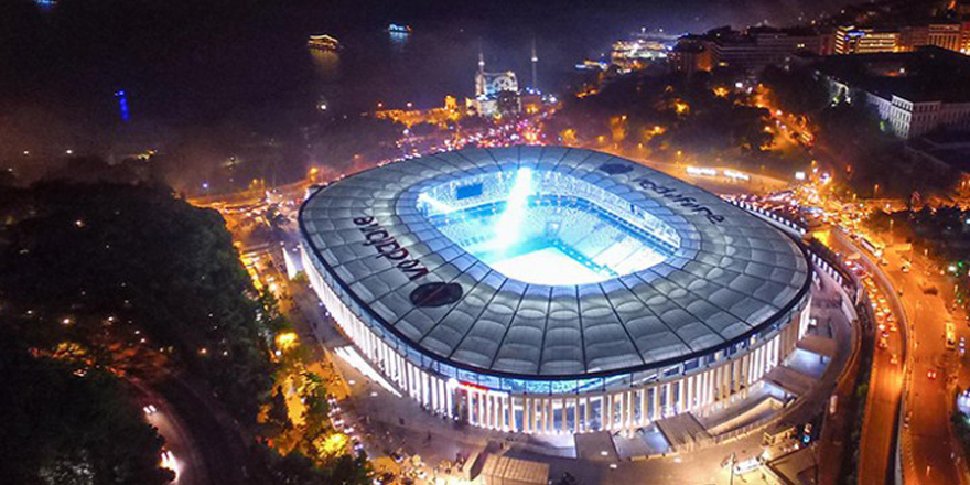Vodafone Arena'da Cumhuriyet Bayramı'na özel ışıklandırma