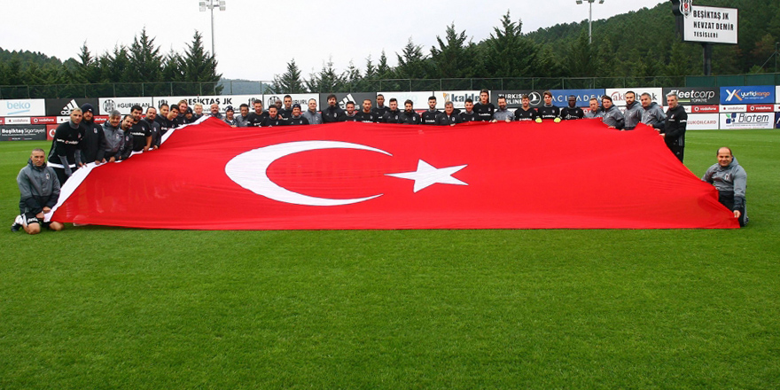 ''Efendiler'' Cumhuriyet'i kutladı