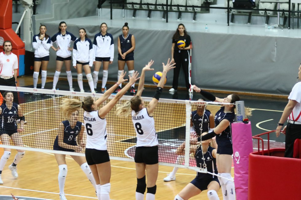 Beşiktaş, Eczacıbaşı'na mağlup oldu