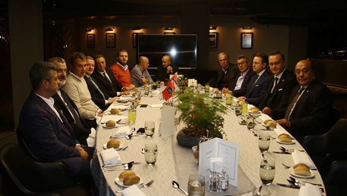 Beşiktaş'tan Başakşehir'e dostluk yemeği!