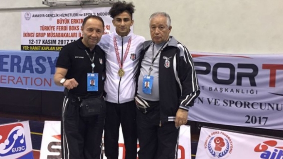 Boksör Barış Arıcı grubunda şampiyon oldu!