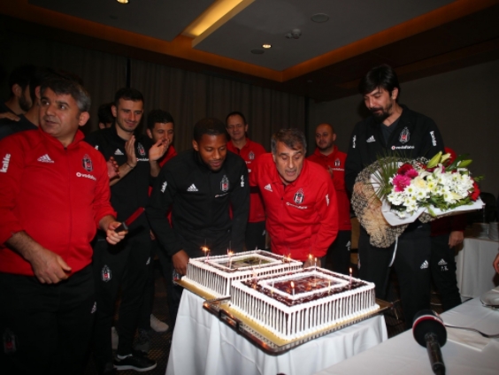 Teknik direktör Şenol Güneş'in Öğretmenler Günü ile Jeremain Lens'in doğum günü kutlandı