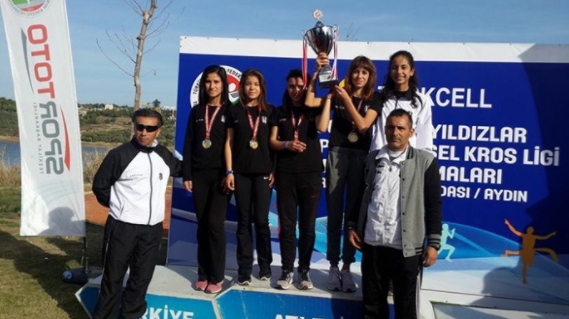 U-16 Kızlar Kros Takımı Türkiye şampiyonu oldu!