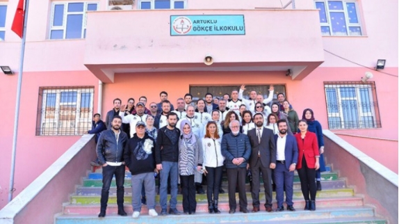 Kuşadası Beşiktaşlılar Derneği’nden malzeme yardımı