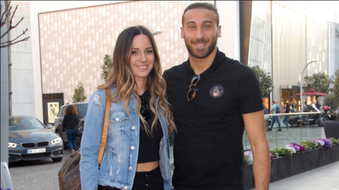 Cenk Tosun, eşiyle beraber Londra'ya gitti