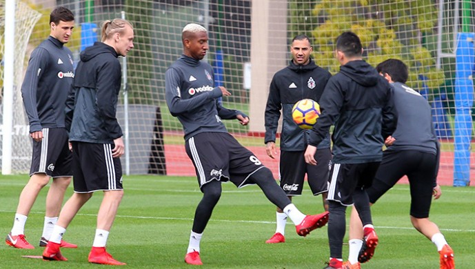 Beşiktaş kondisyon ve taktik çalıştı