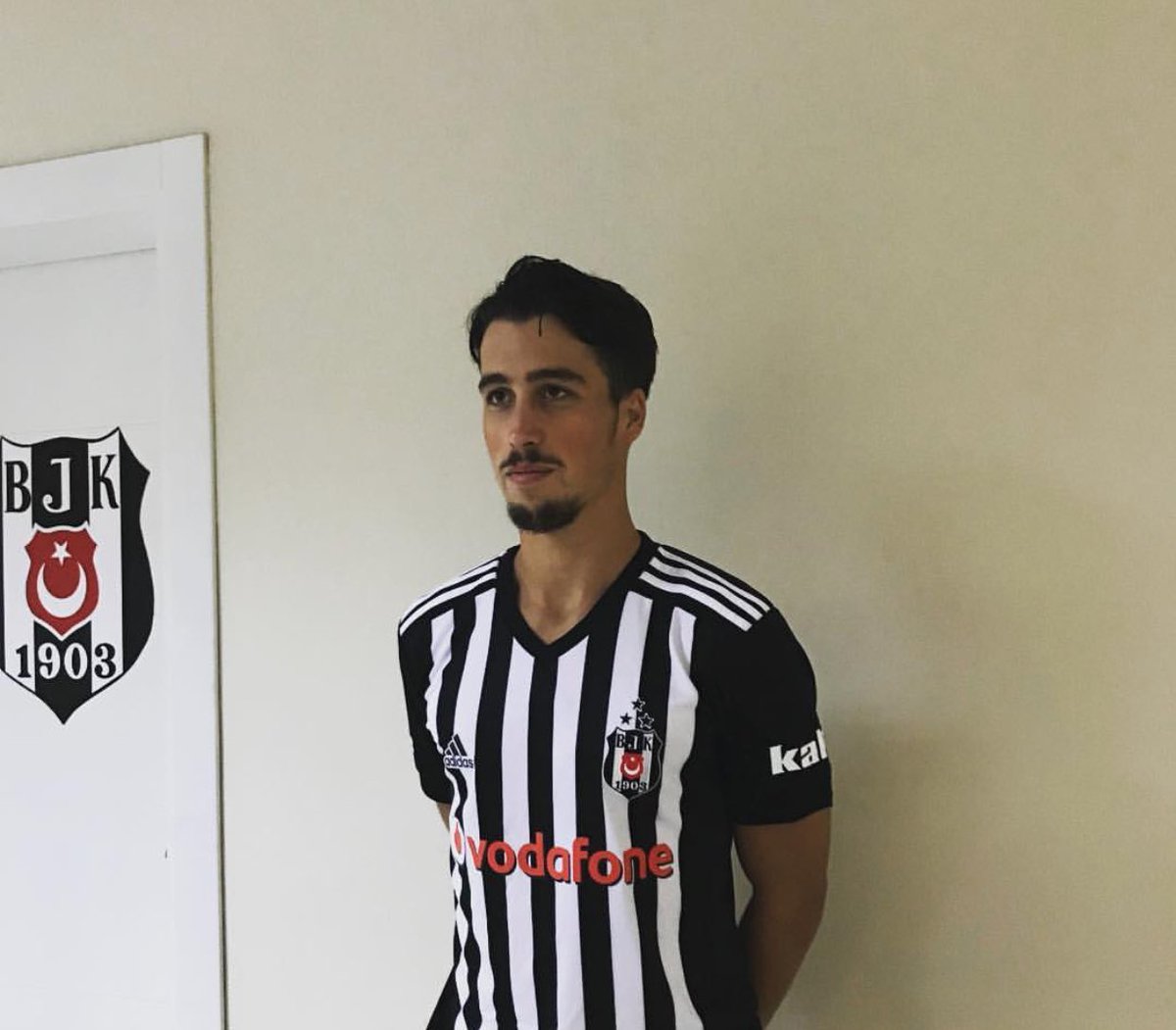 Beşiktaş, genç oyuncu Marlon Üçüncü ile profesyonel sözleşme imzaladı