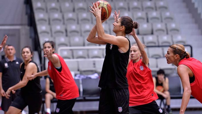 Siyah-beyazlılar Özgecan için mücadele edecek