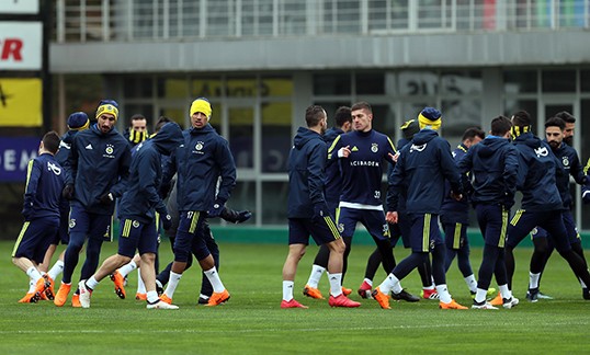 Fenerbahçe kampa girdi! Valbuena antrenmana çıktı mı?