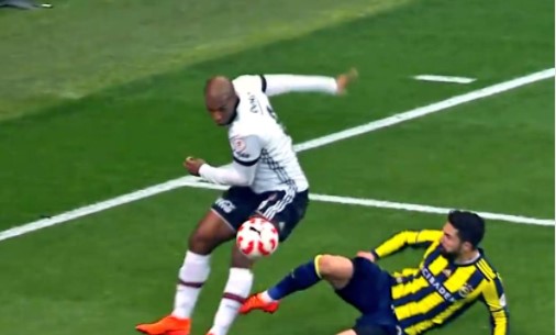 Fırat Aydınus, Babel'in pozisyonuna penaltıyı veremedi! Aydınus, geçen sezon da Beşiktaş'ın penaltısını atlamıştı...