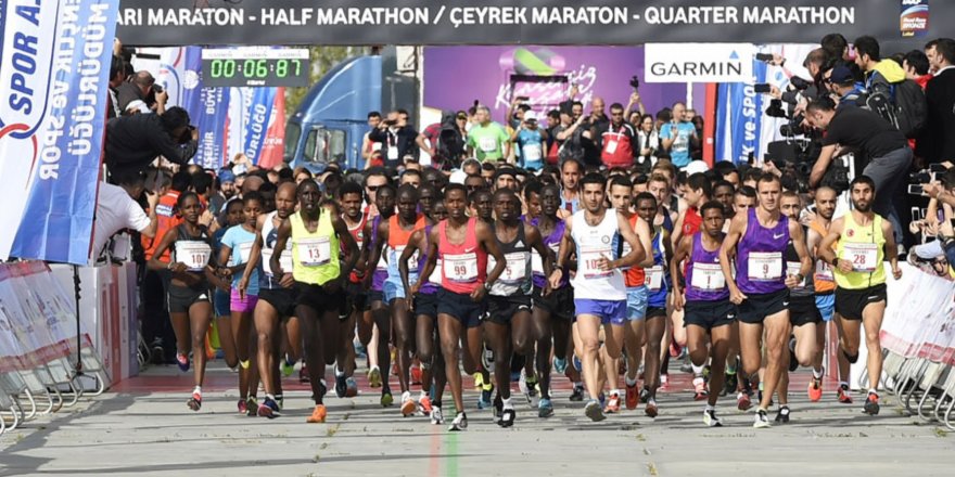 Maça Yarı Maraton pankartıyla çıktılar
