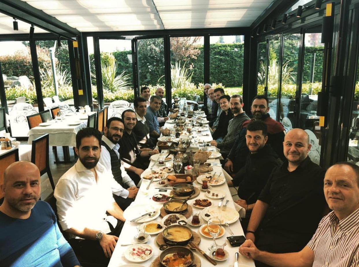 Şenol Güneş’ten teknik ekibe yemek