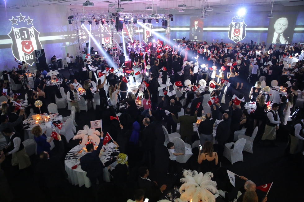 Deniz Atalay, Ankara Beşiktaşlı İş Adamları ve Yatırımcıları Derneği’nin 2. Kuruluş Yıldönümü Balosuna katıldı