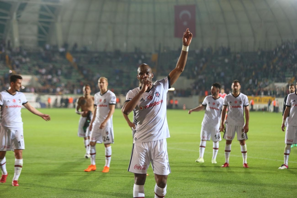 "Beşiktaş’ın bu oyunla 8 beraberlik, 4 mağlubiyet almış olması tuhaf değil mi?"
