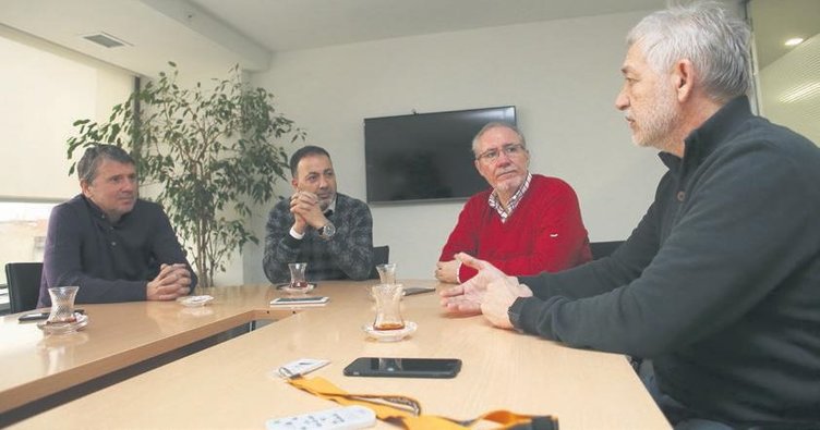 Sabah Spor Yazarları: "Derbilere değil küçük maçlara bakın"