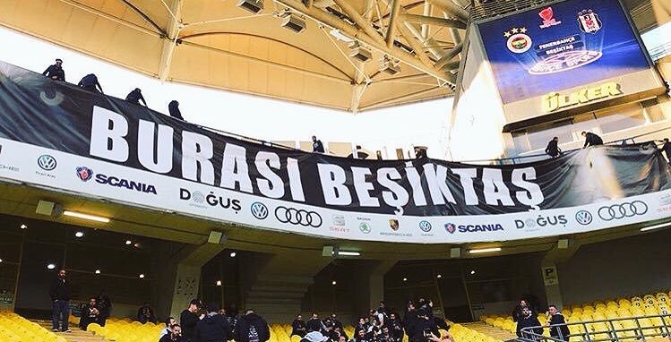 Deplasman tribününe yeni pankart asıldı! "BURASI BEŞİKTAŞ"