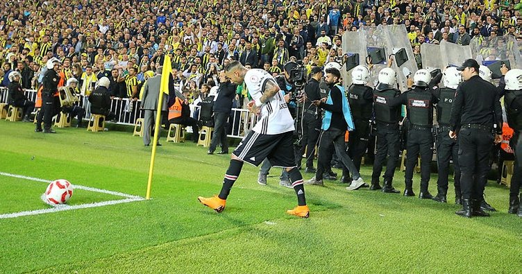 "Toplu cinnet gibi sona erdi. Üzdü, utandırdı, tiksindirdi."