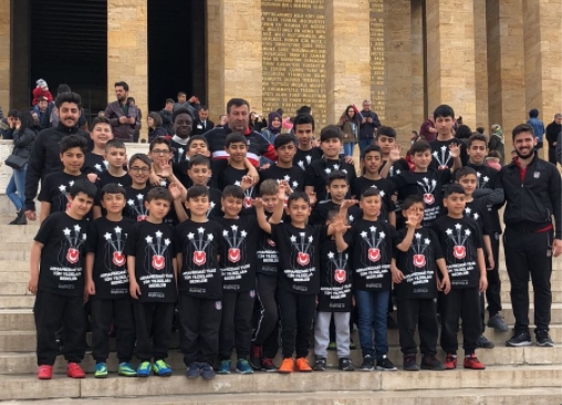 Ispartakule Futbol Okulu’ndan Anıtkabir’e ziyaret