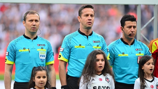 Ergin Aslan: "Gençlerbirliği maçında tehlikeli hareketten Babel’i atan aynı hakem, Murat’ın Quaresma’nın göğsüne gelen tekmesini sarıyla geçiştirdi."