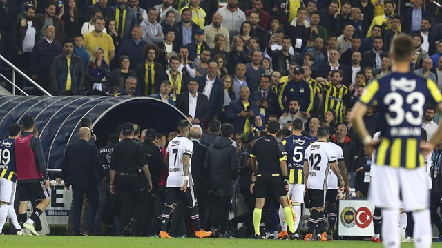 "Beşiktaş'ın, yarıda kalan Fenerbahçe derbisine çıkmama kararını nasıl yorumluyorsunuz?" diye sorduk. İşte sonuç