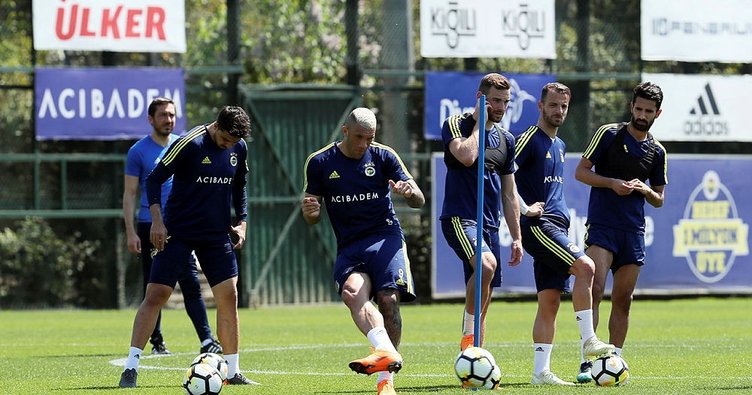 Fenerbahçe, Beşiktaş maçının hazırlıklarına 1 günlük iznin ardından başlayacağını açıkladı!