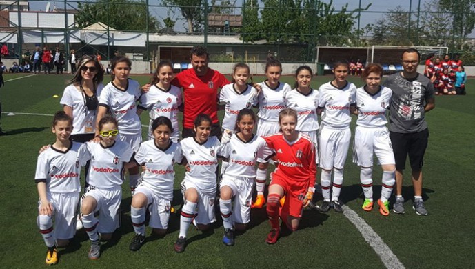 Beşiktaş:8 Yeni Levent Konaklar:3 (Minik Kız Futbol)