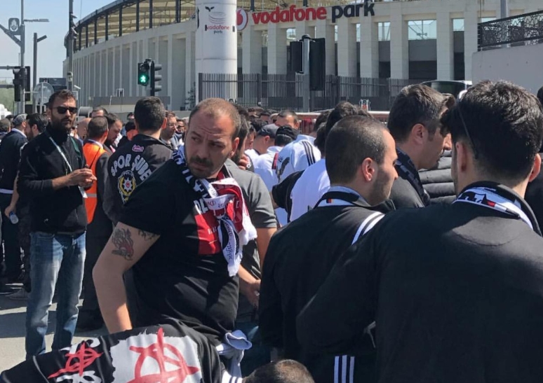 Beşiktaş taraftarlarını taşıyan otobüsler, Seyrantepe’ye doğru yola çıktı