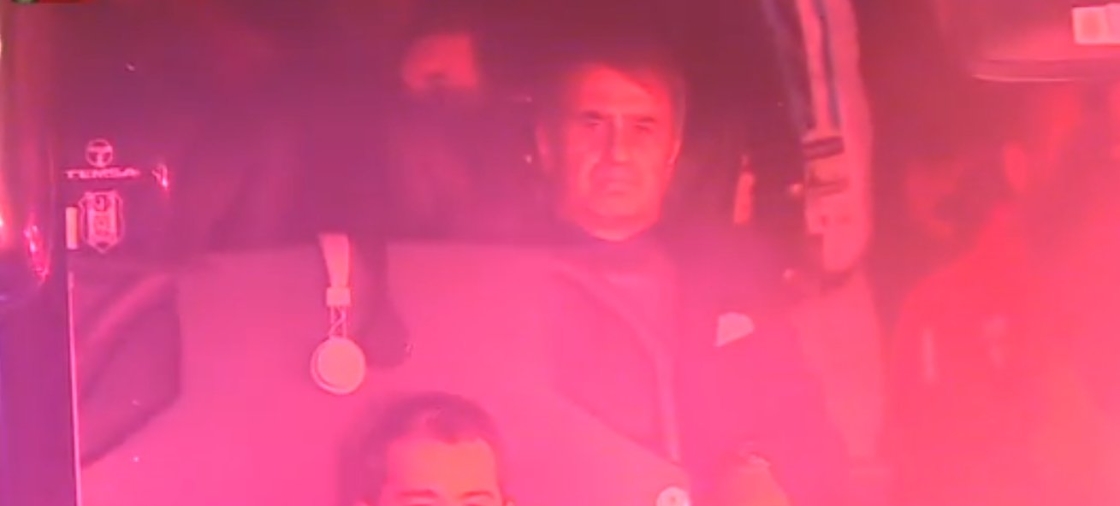 Taraftarlardan mağlubiyete rağmen takıma tam destek!