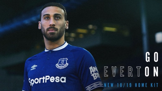 Cenk Tosun yeni sezon formasını giydi