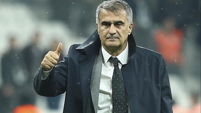 "Hocalarını ayakta alkışlayan Beşiktaş tribünleri öyle bir ders verdi ki..."
