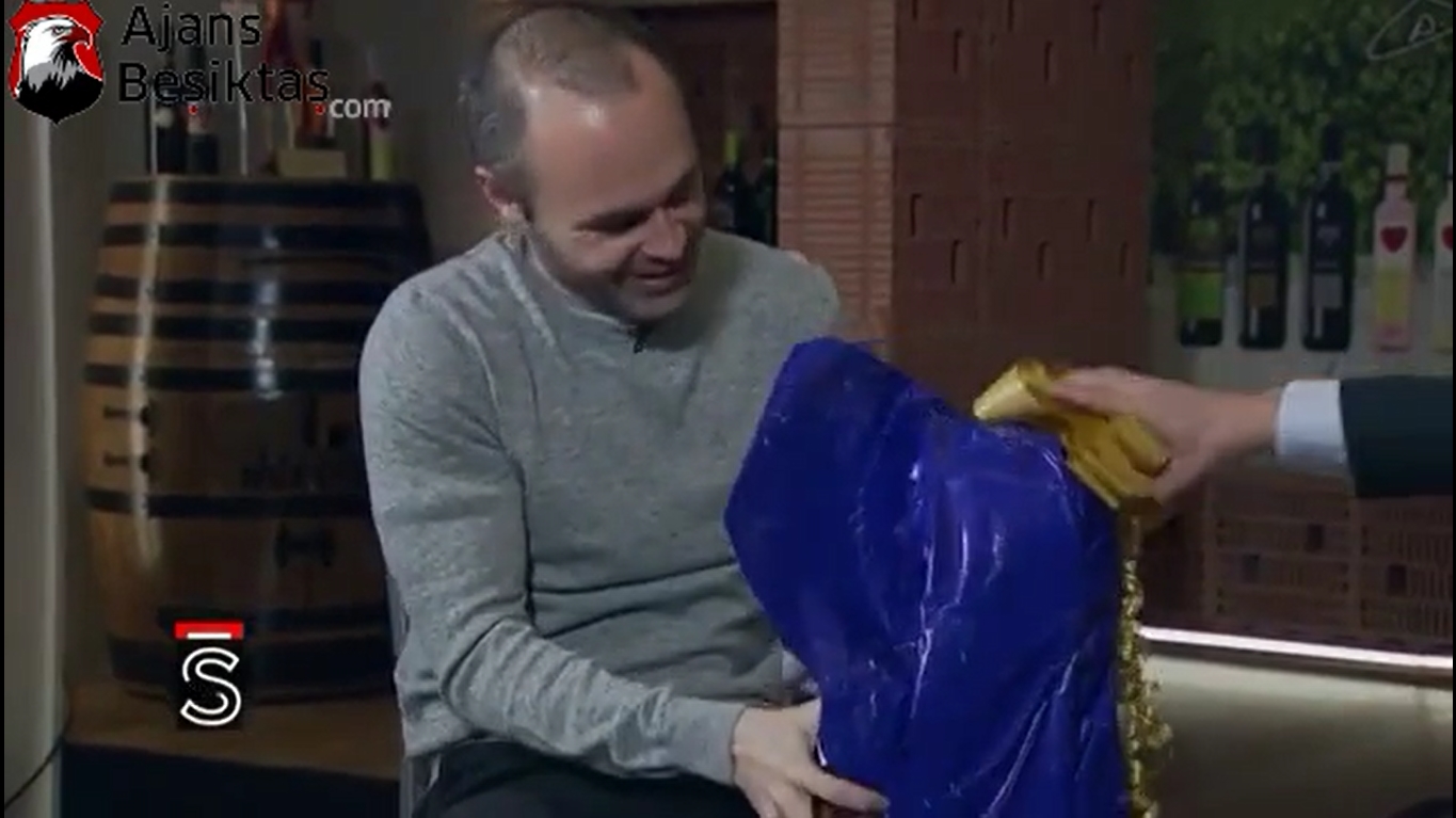 Beşiktaş’ın eski yıldızı Simao, Iniesta’ya öyle bir ödül verdi ki...