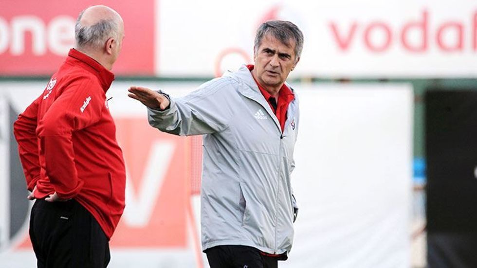 Şenol Güneş'ten futbolcularına kritik uyarı: "Henüz tatile girmedik!"