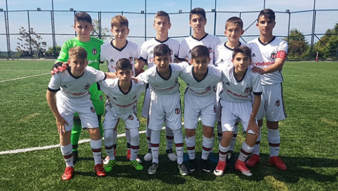 Beşiktaş U-13 Takımı Bayrampaşa'yı 8 golle devirdi!