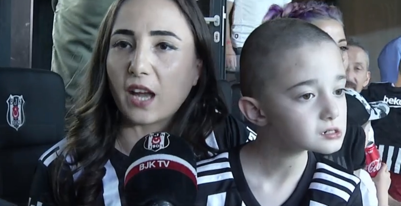 Küçük Ecrin Vodafone Park'ta maç seyretti!