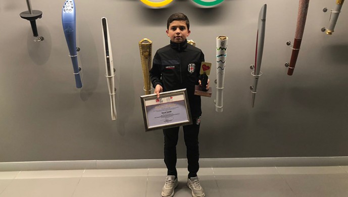 Devrim Şahin, “Davranış Şeref Diploması” ödülünün sahibi oldu