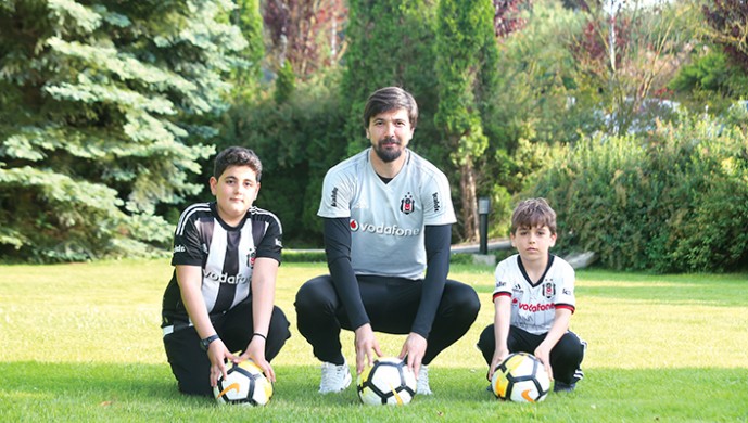 Tolga Zengin: "Centilmen olmalısınız ve saygıyı, sevgiyi asla elden bırakmamalısınız."