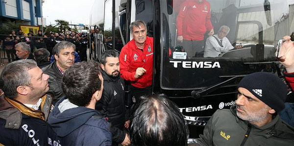 Güneş, o taraftarı affetti! İki şart koydu...
